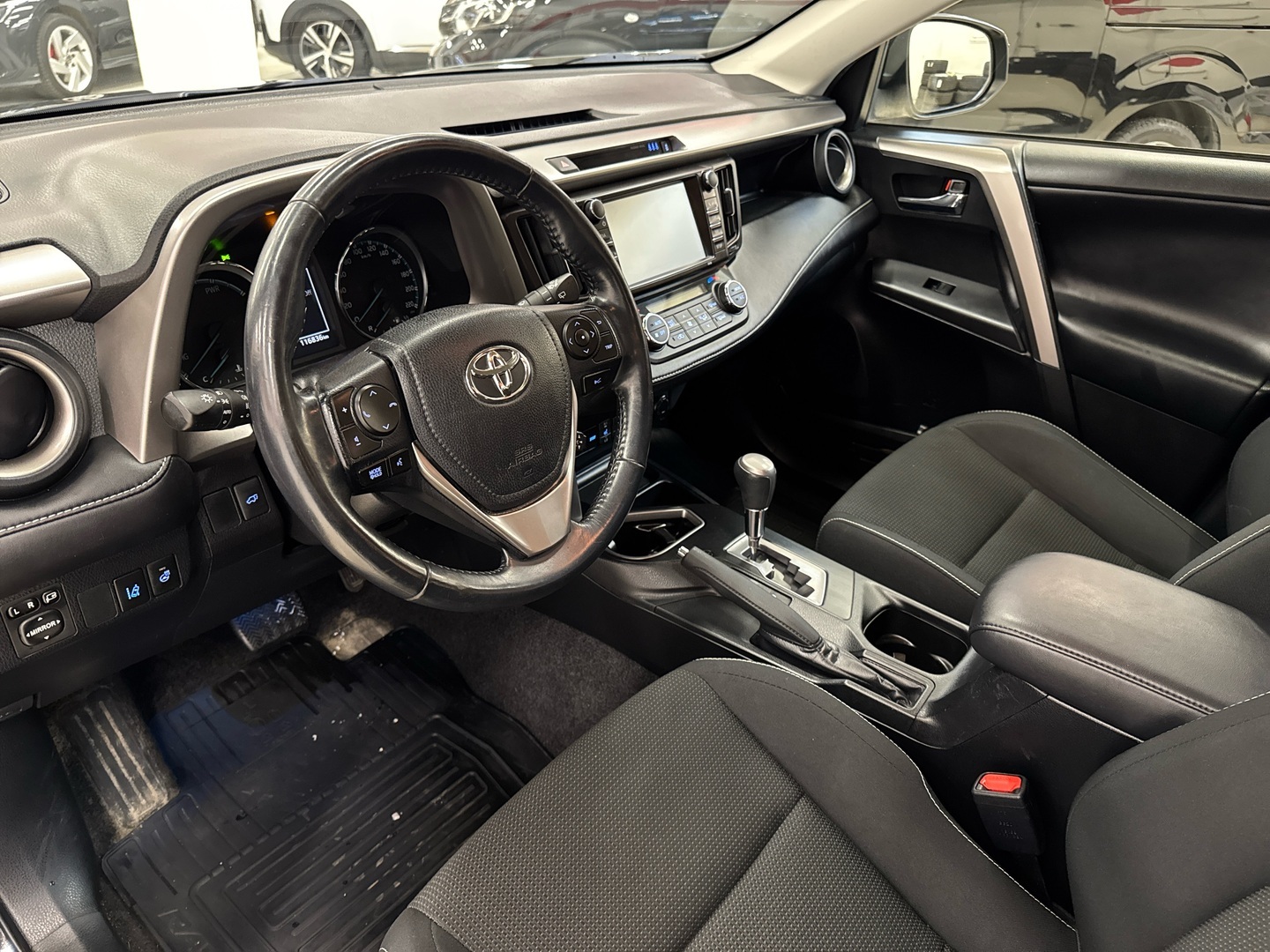 TOYOTA RAV4 2018