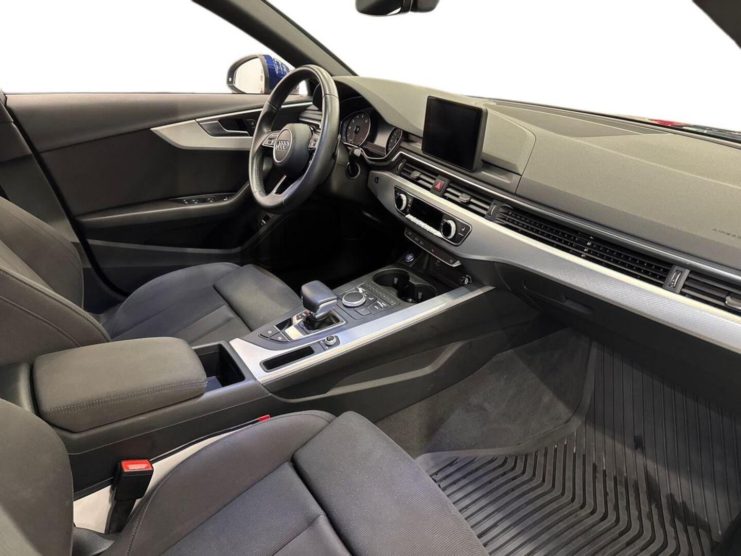 AUDI A4 9
