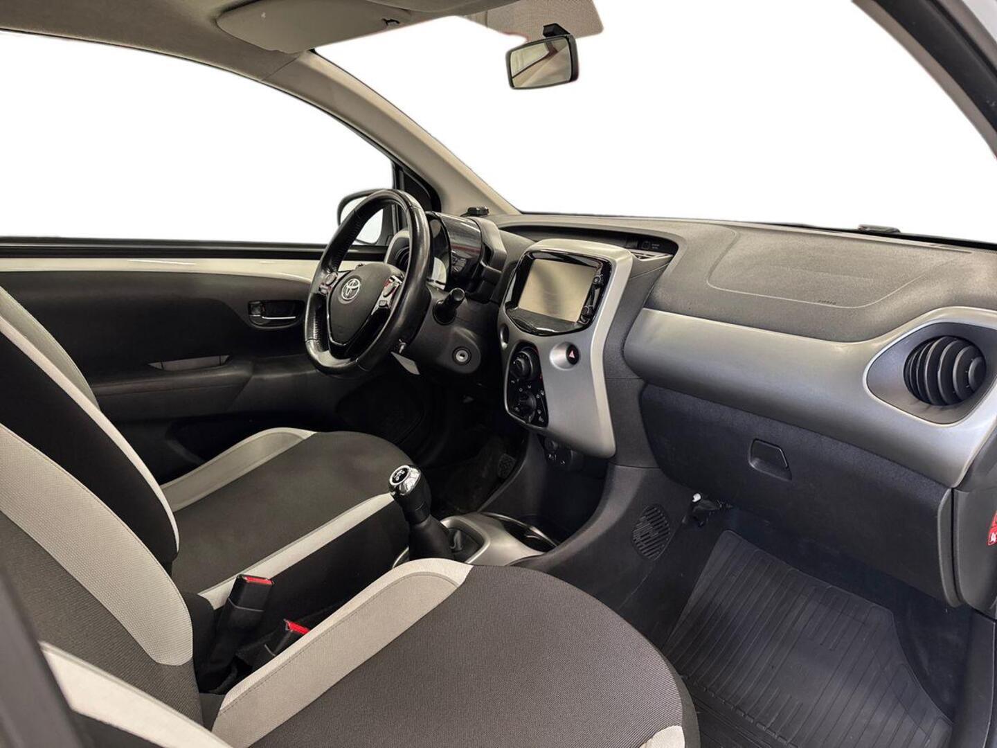TOYOTA AYGO 9