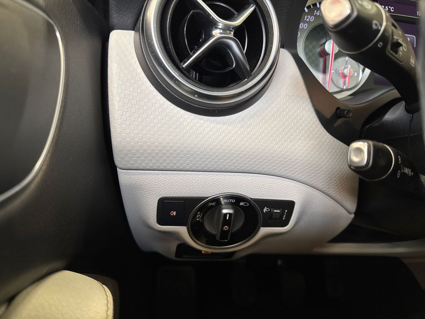 MERCEDES-BENZ A 17