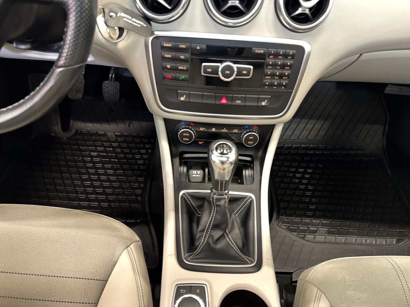 MERCEDES-BENZ A 28