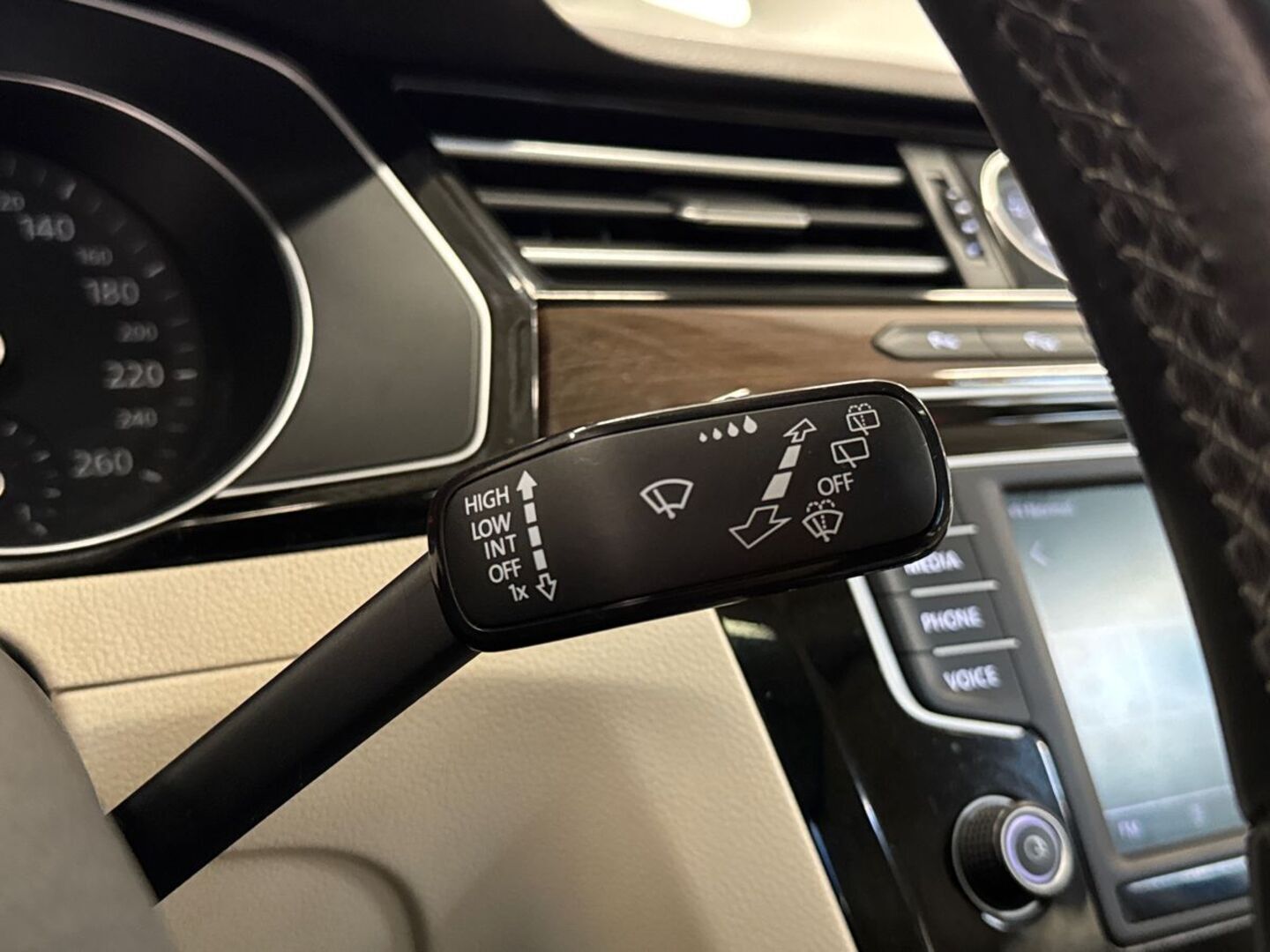 VOLKSWAGEN Passat 2016