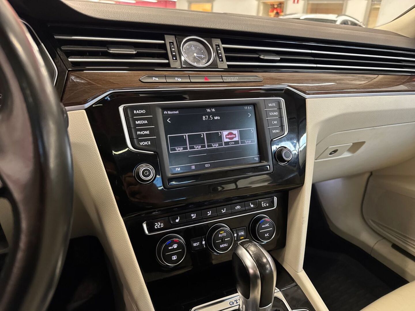 VOLKSWAGEN Passat 2016