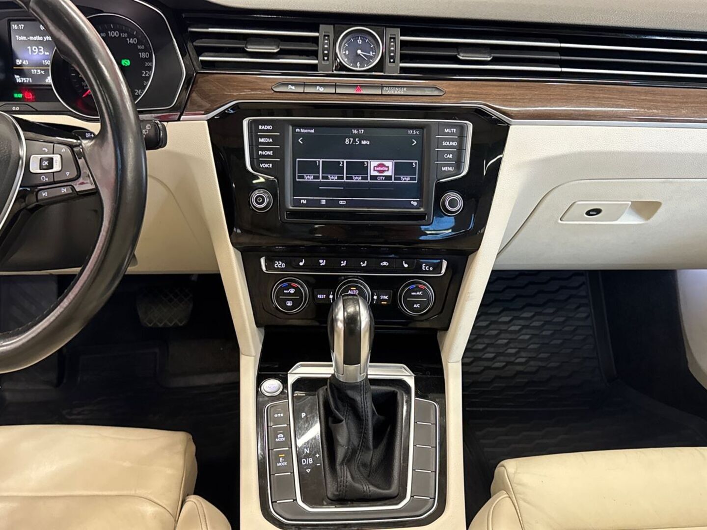 VOLKSWAGEN Passat 2016