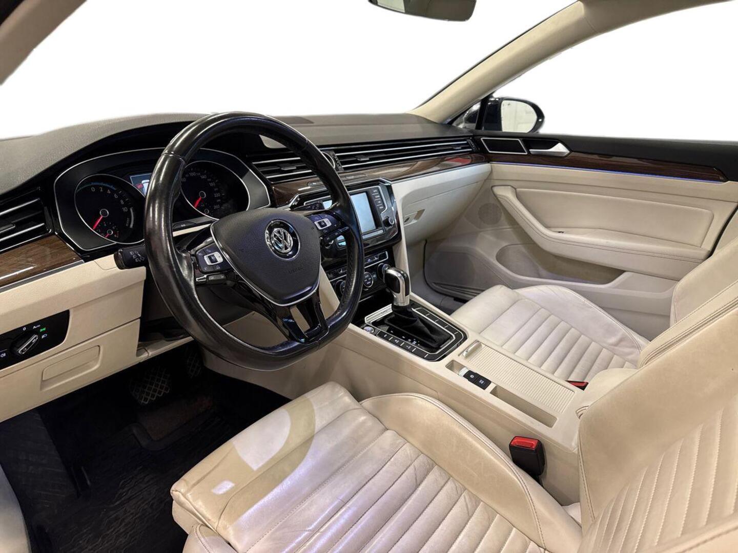 VOLKSWAGEN Passat 2016