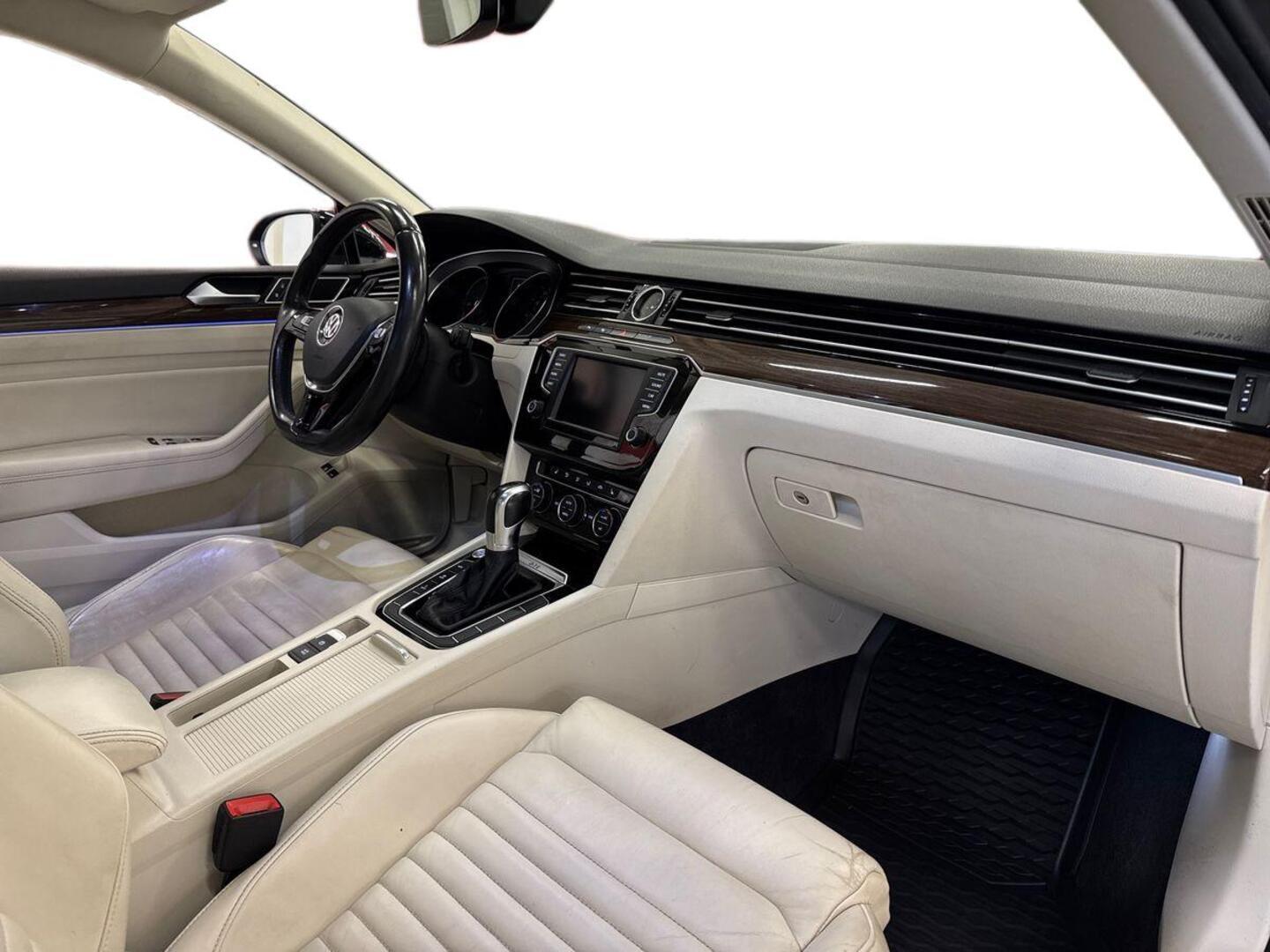 VOLKSWAGEN Passat 2016