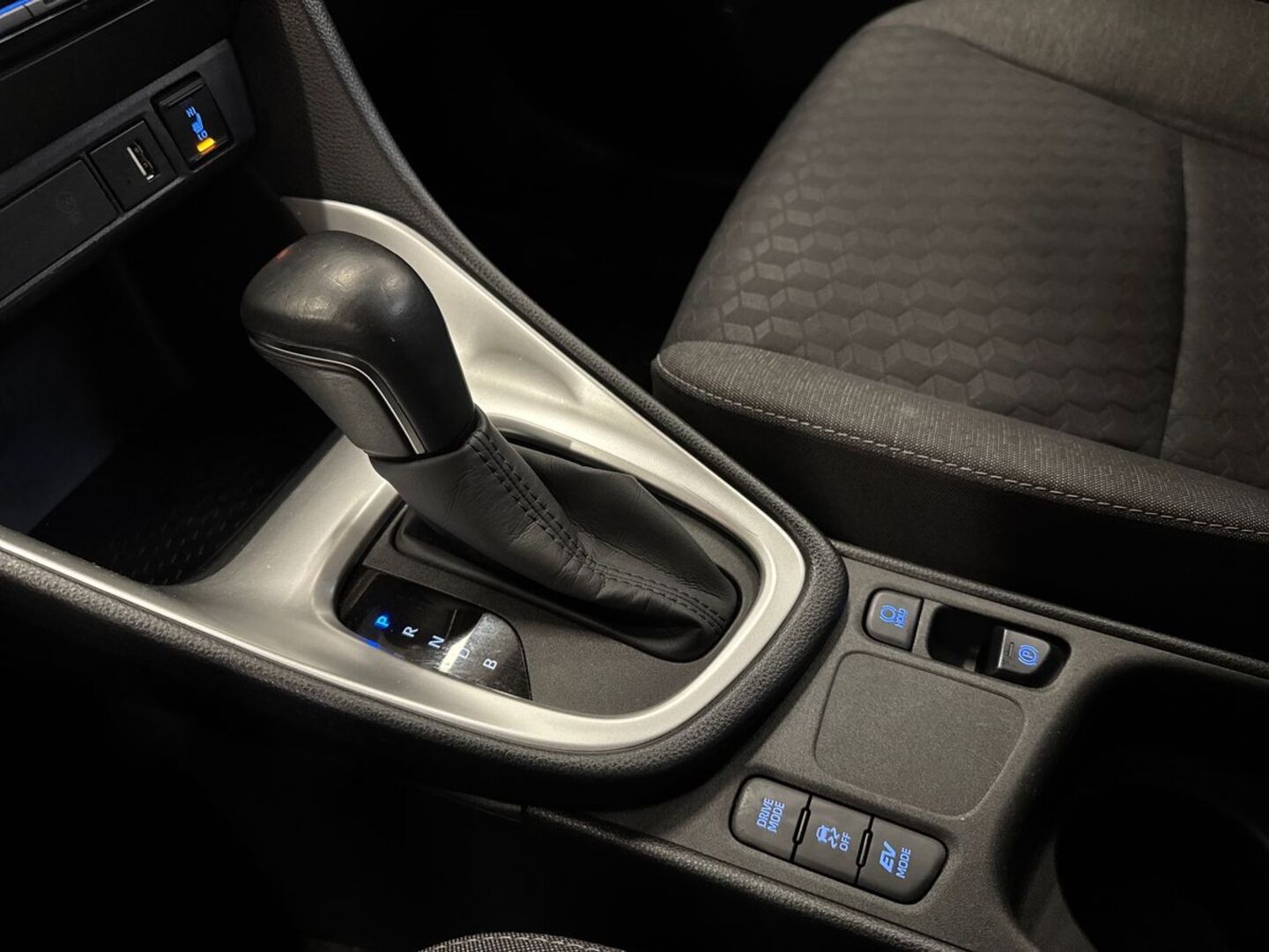 TOYOTA Yaris 2021