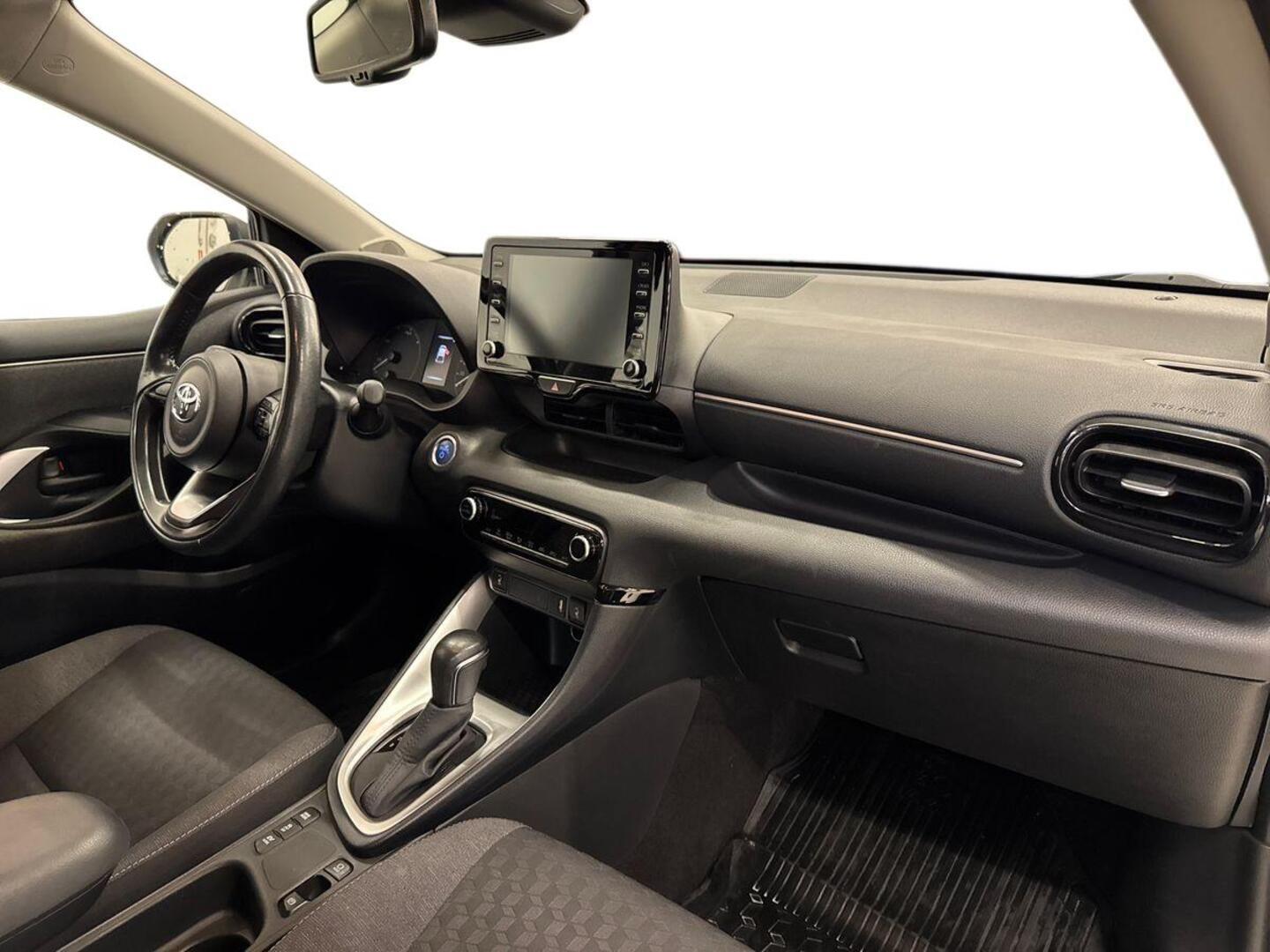 TOYOTA Yaris 2021