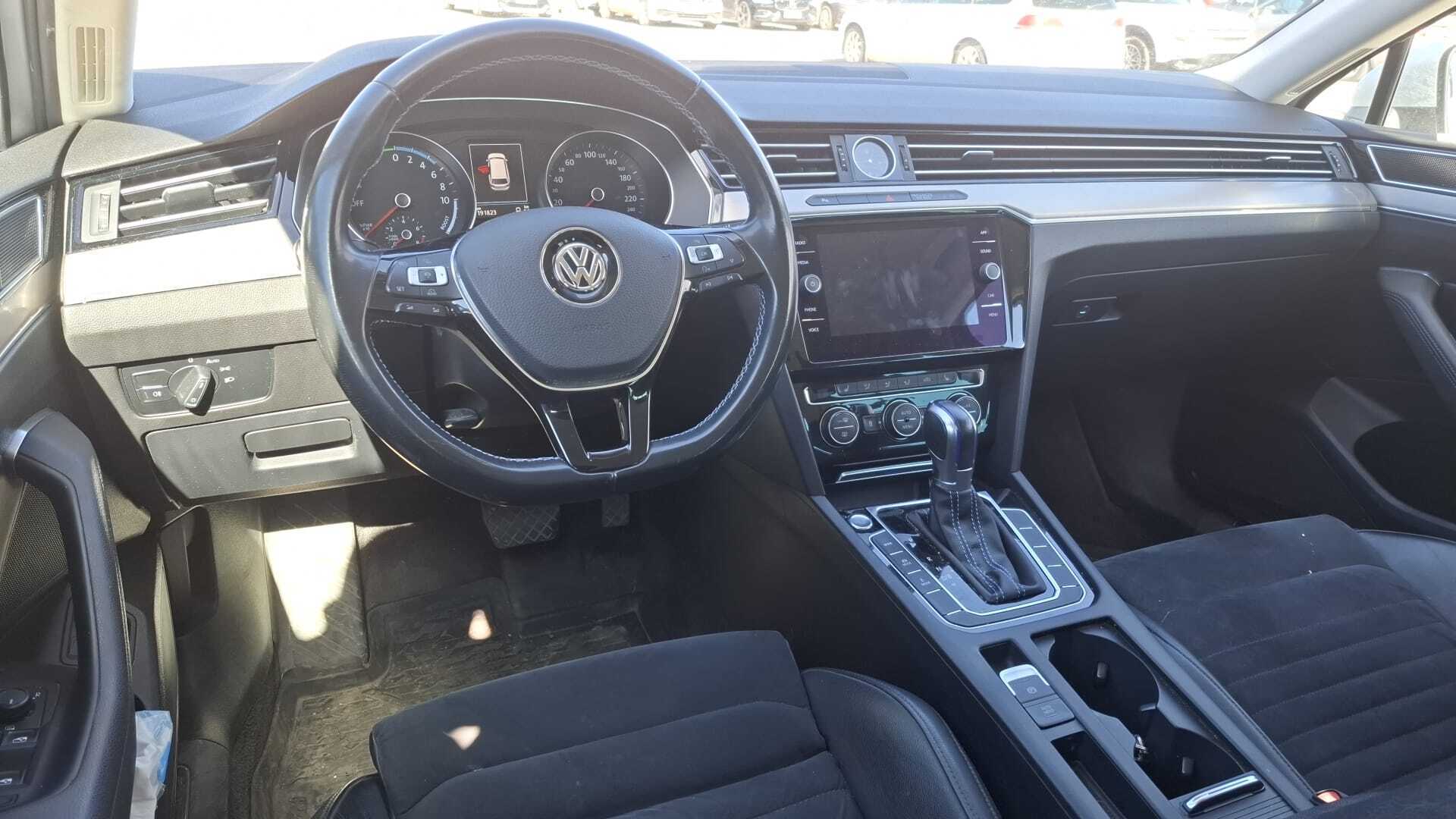 VOLKSWAGEN Passat 2017