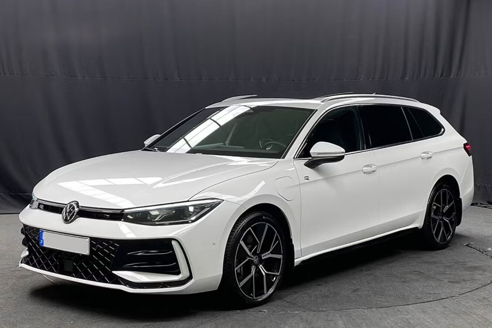 VOLKSWAGEN Passat 2025