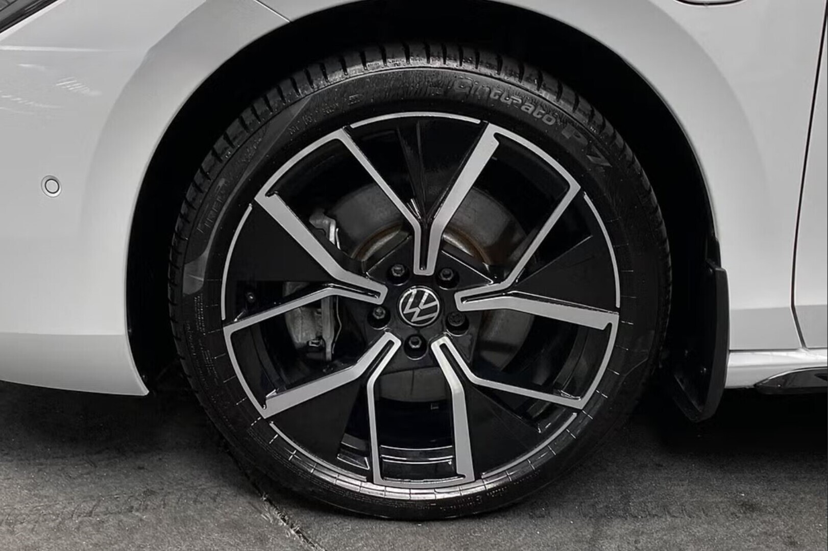 VOLKSWAGEN Passat 2025