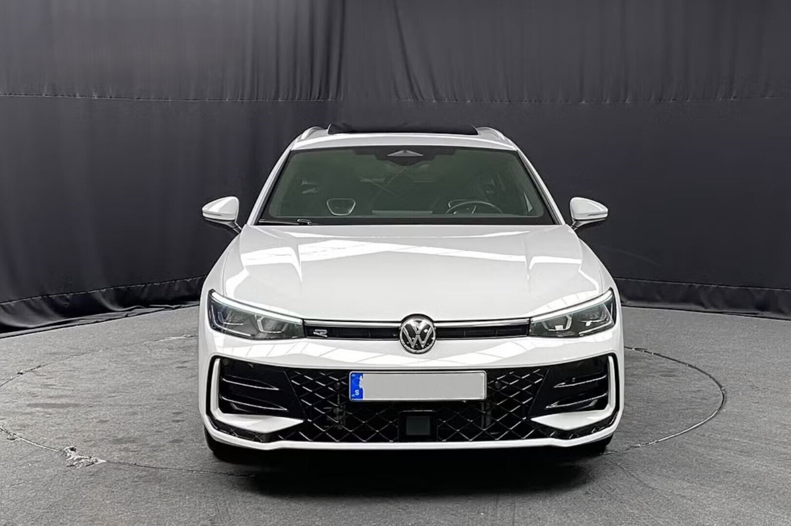 VOLKSWAGEN Passat 2025