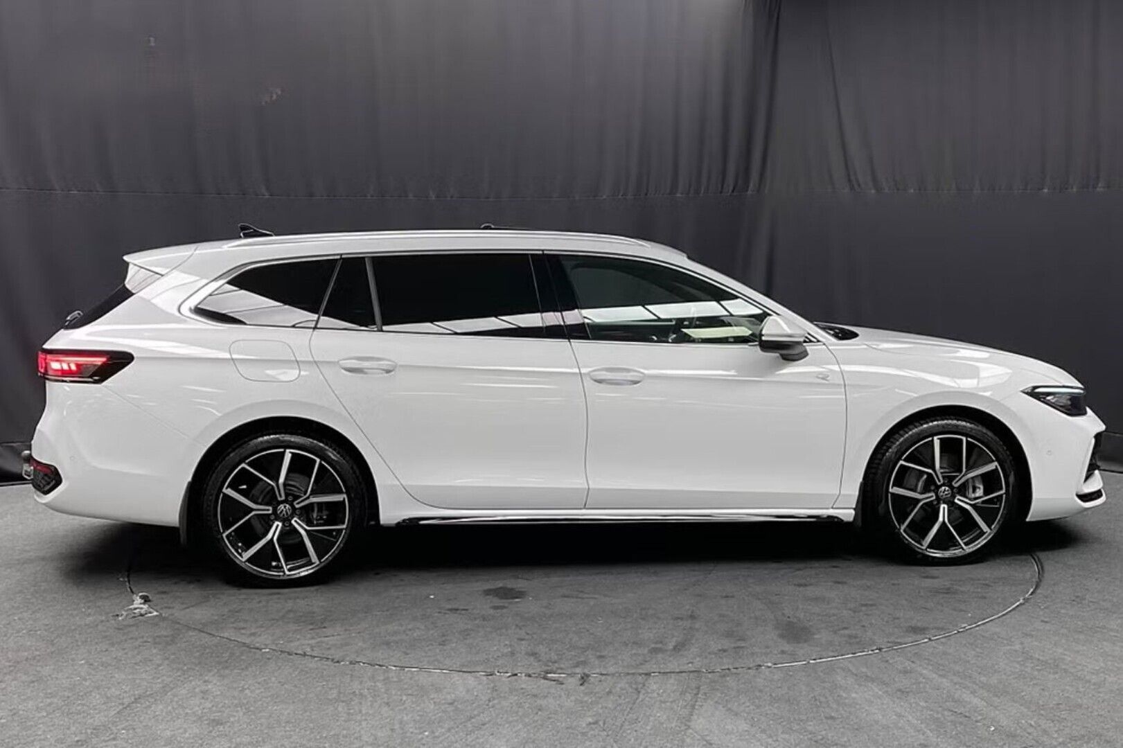 VOLKSWAGEN Passat 2025