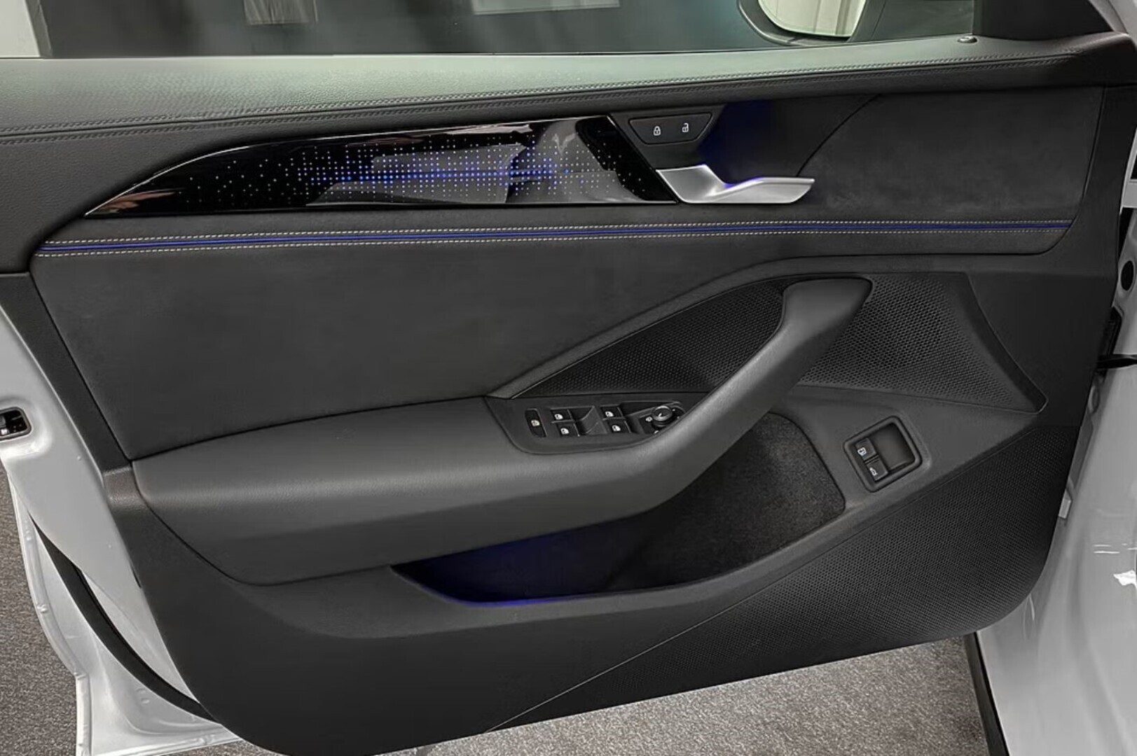 VOLKSWAGEN Passat 2025