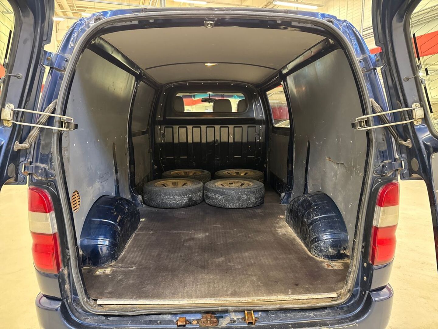 TOYOTA Hiace 2011