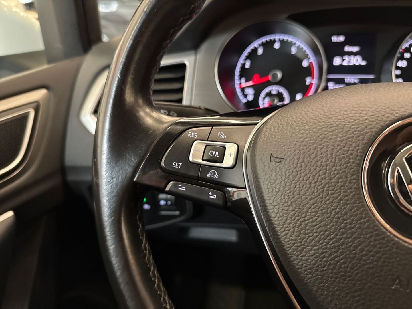 VOLKSWAGEN Golf Sportsvan 2014
