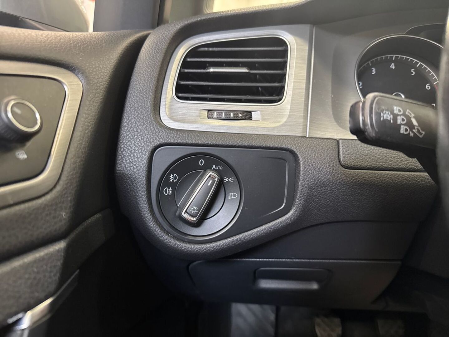 VOLKSWAGEN Golf 2014