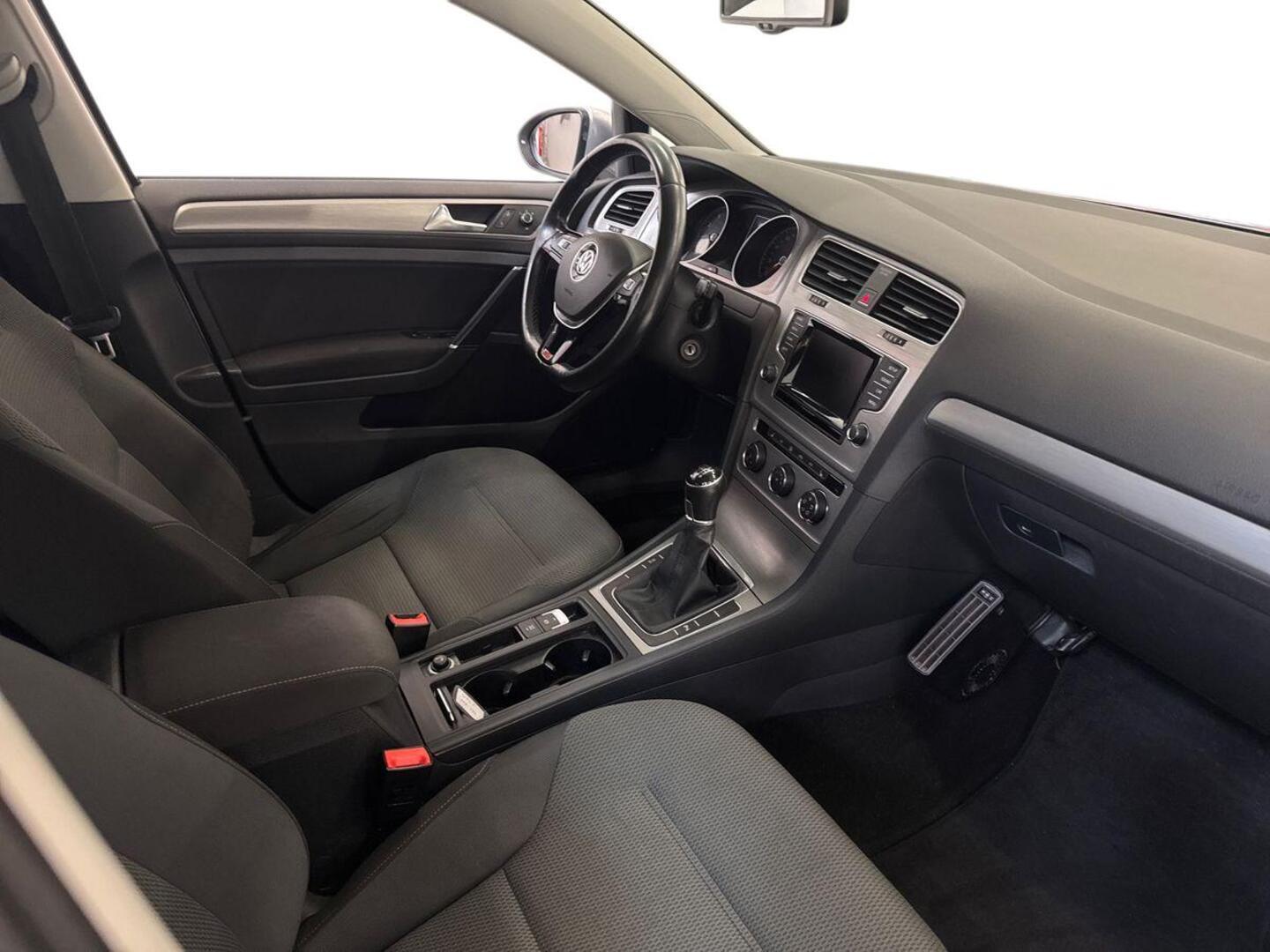 VOLKSWAGEN Golf 2014