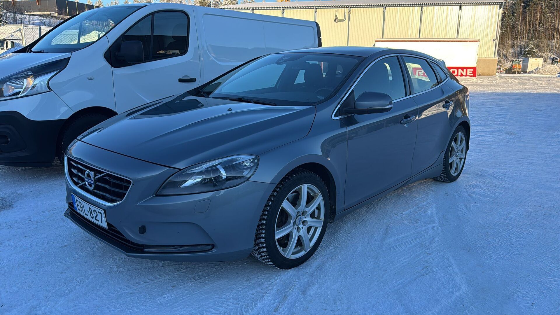 VOLVO V40 2016
