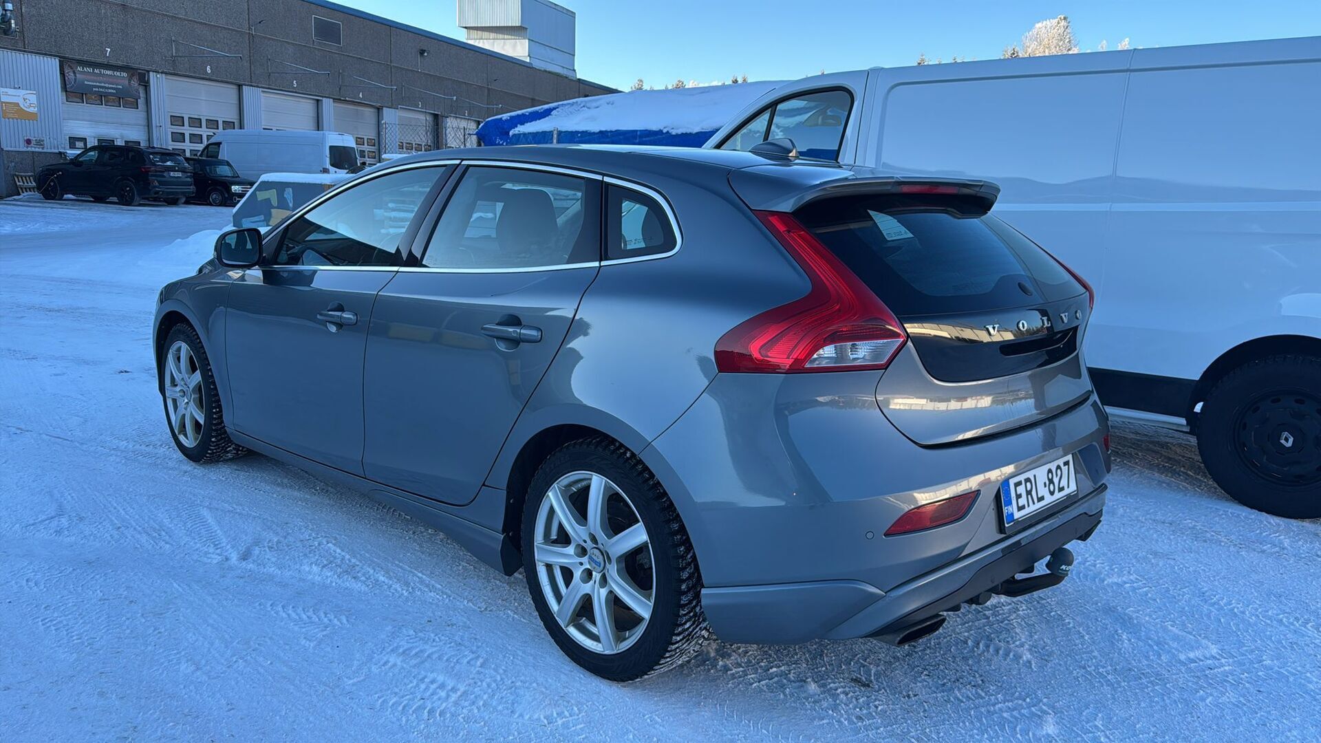 VOLVO V40 2016