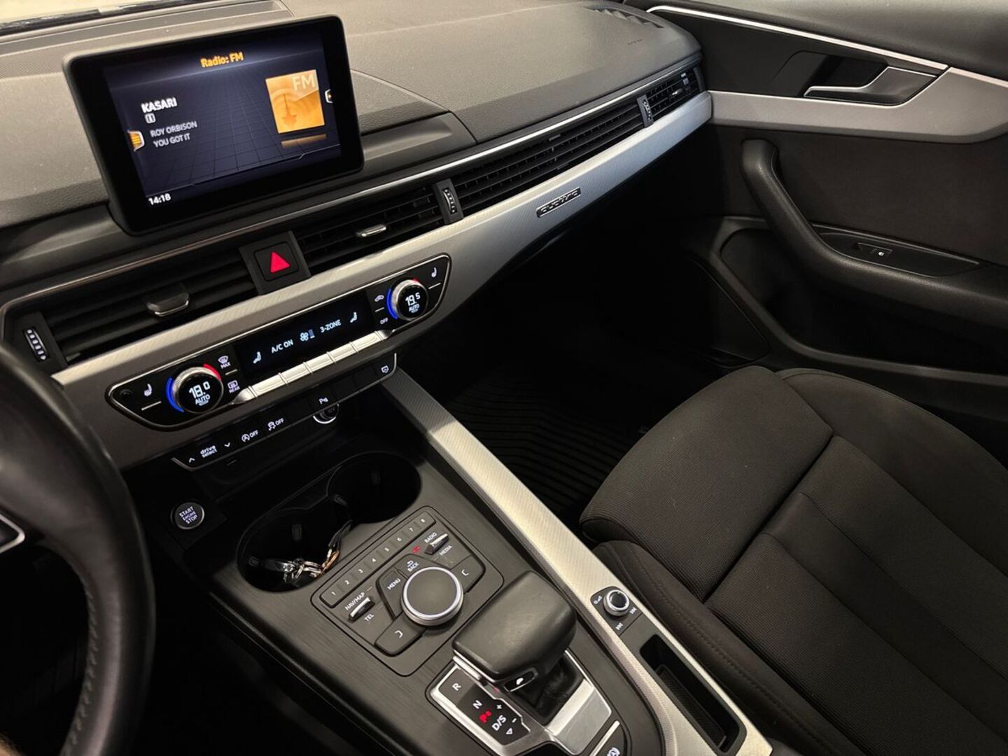 AUDI A4 25