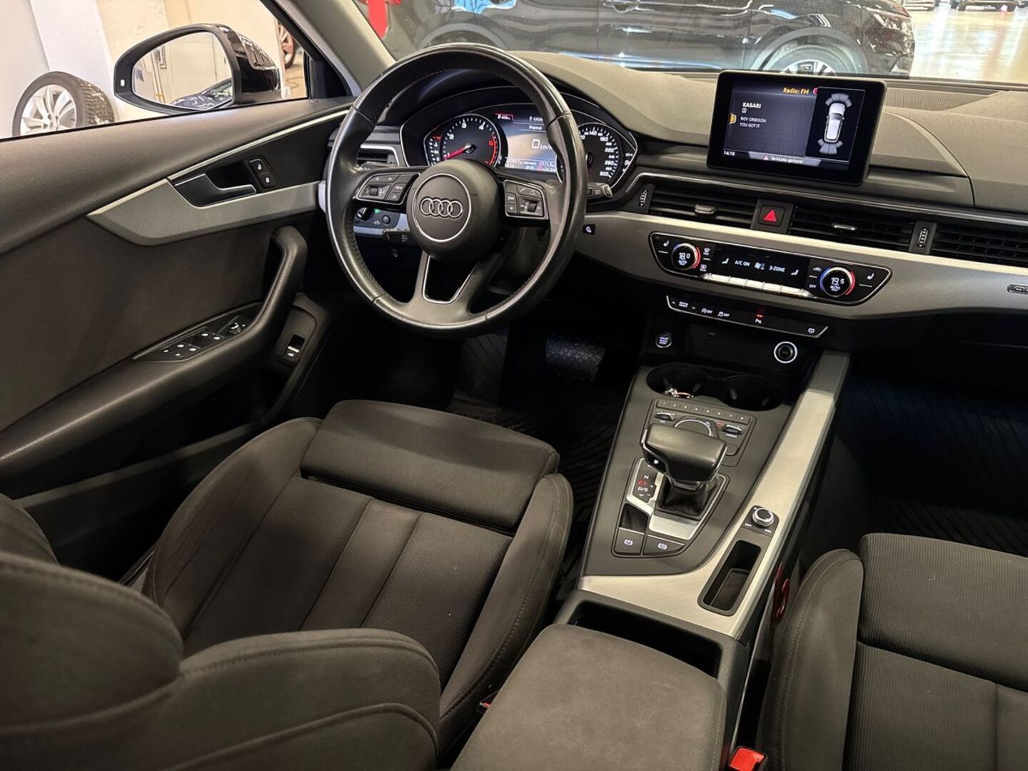 AUDI A4 28