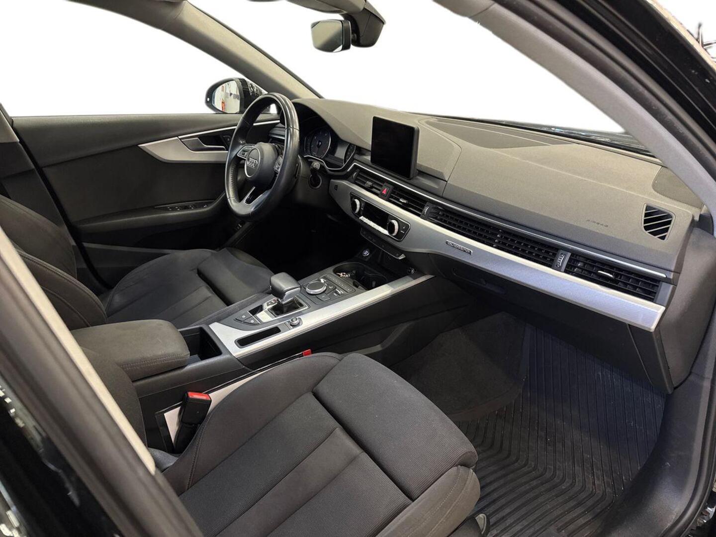 AUDI A4 9