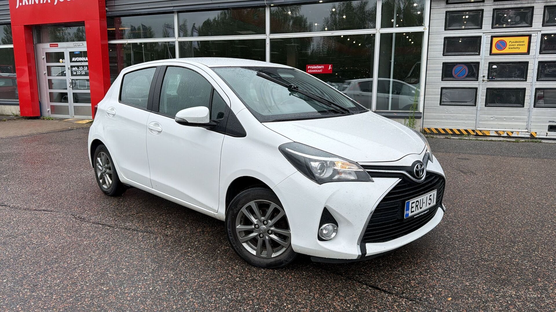 TOYOTA Yaris 2016