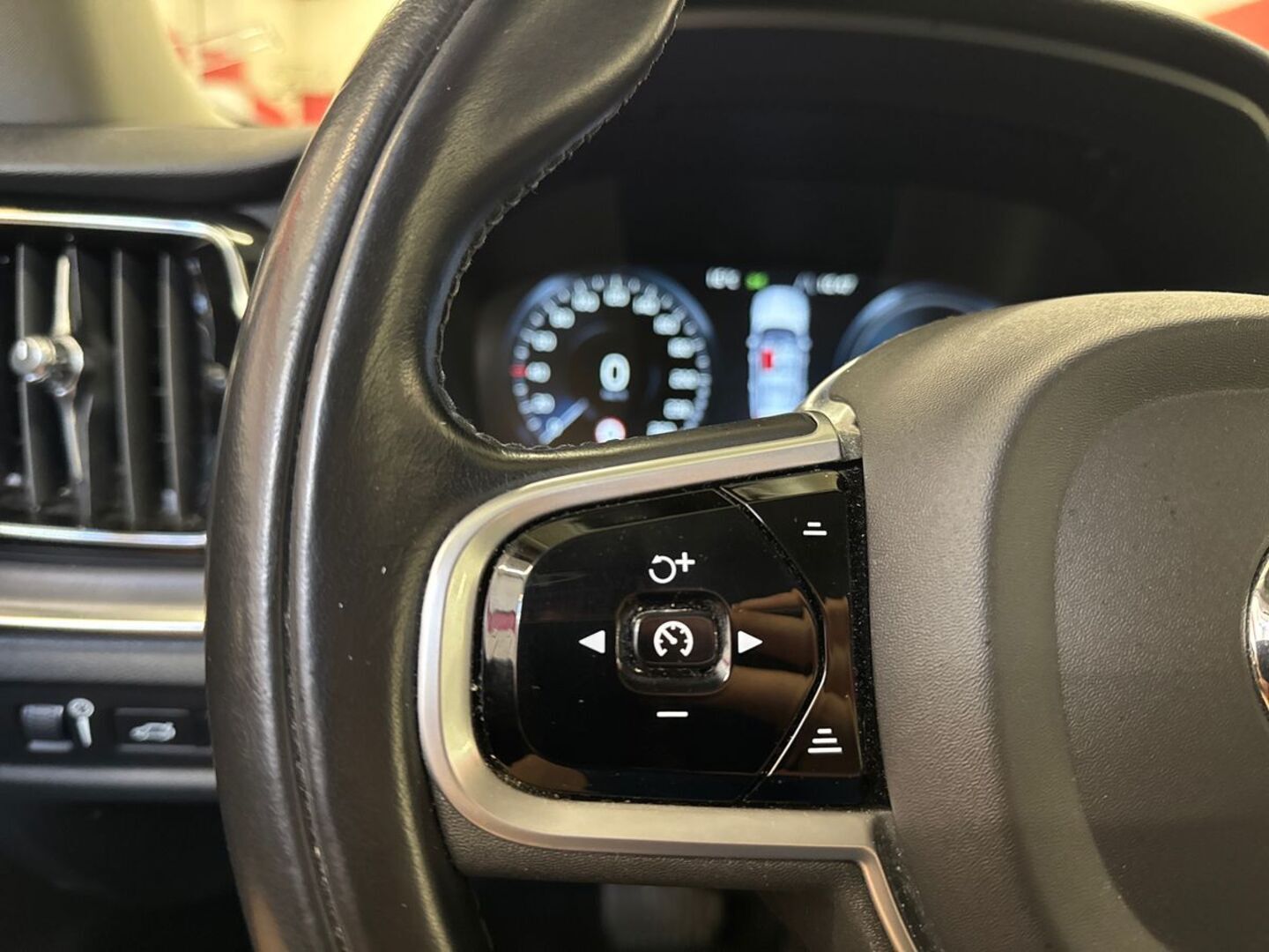 VOLVO V60 2020