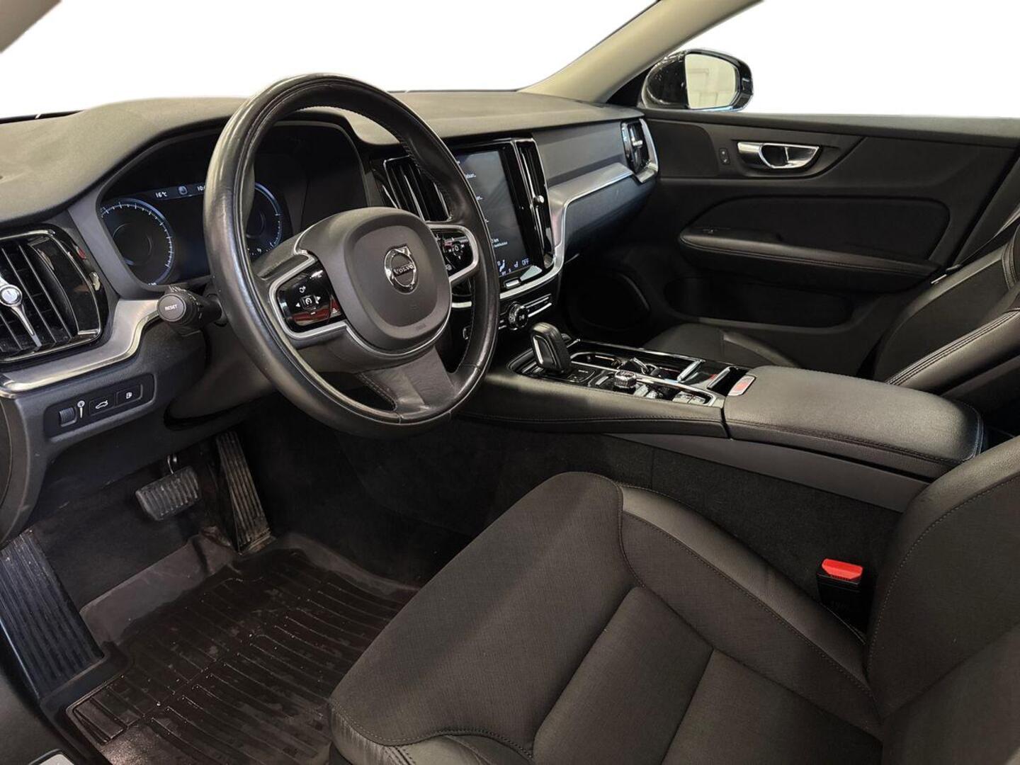 VOLVO V60 2020