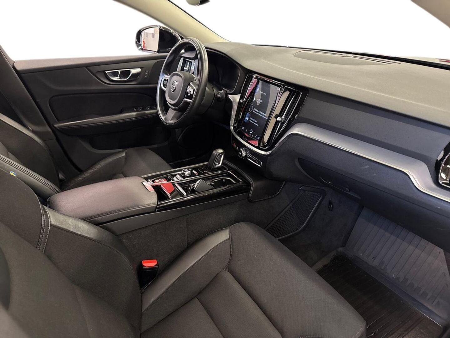 VOLVO V60 2020