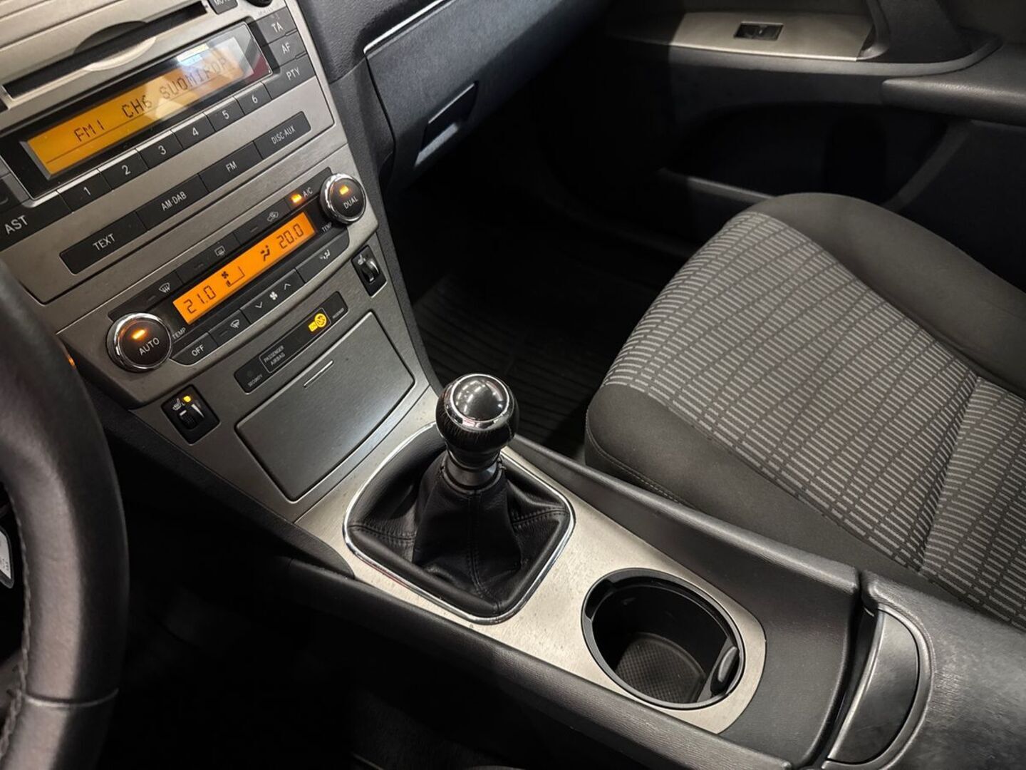 TOYOTA Avensis 26
