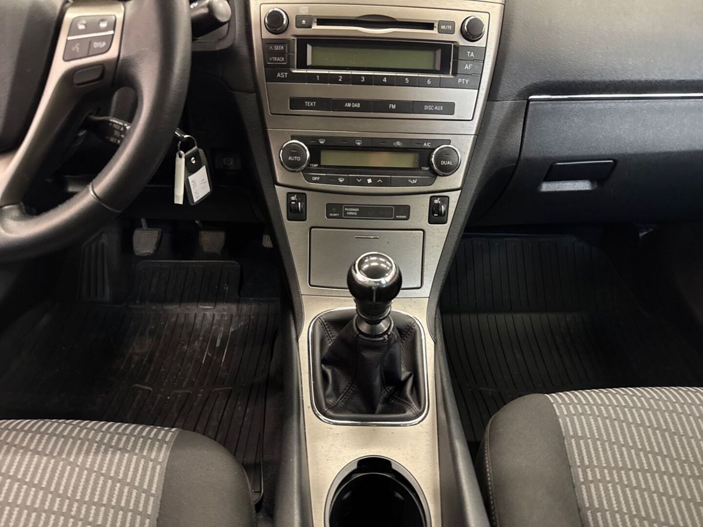TOYOTA Avensis 29
