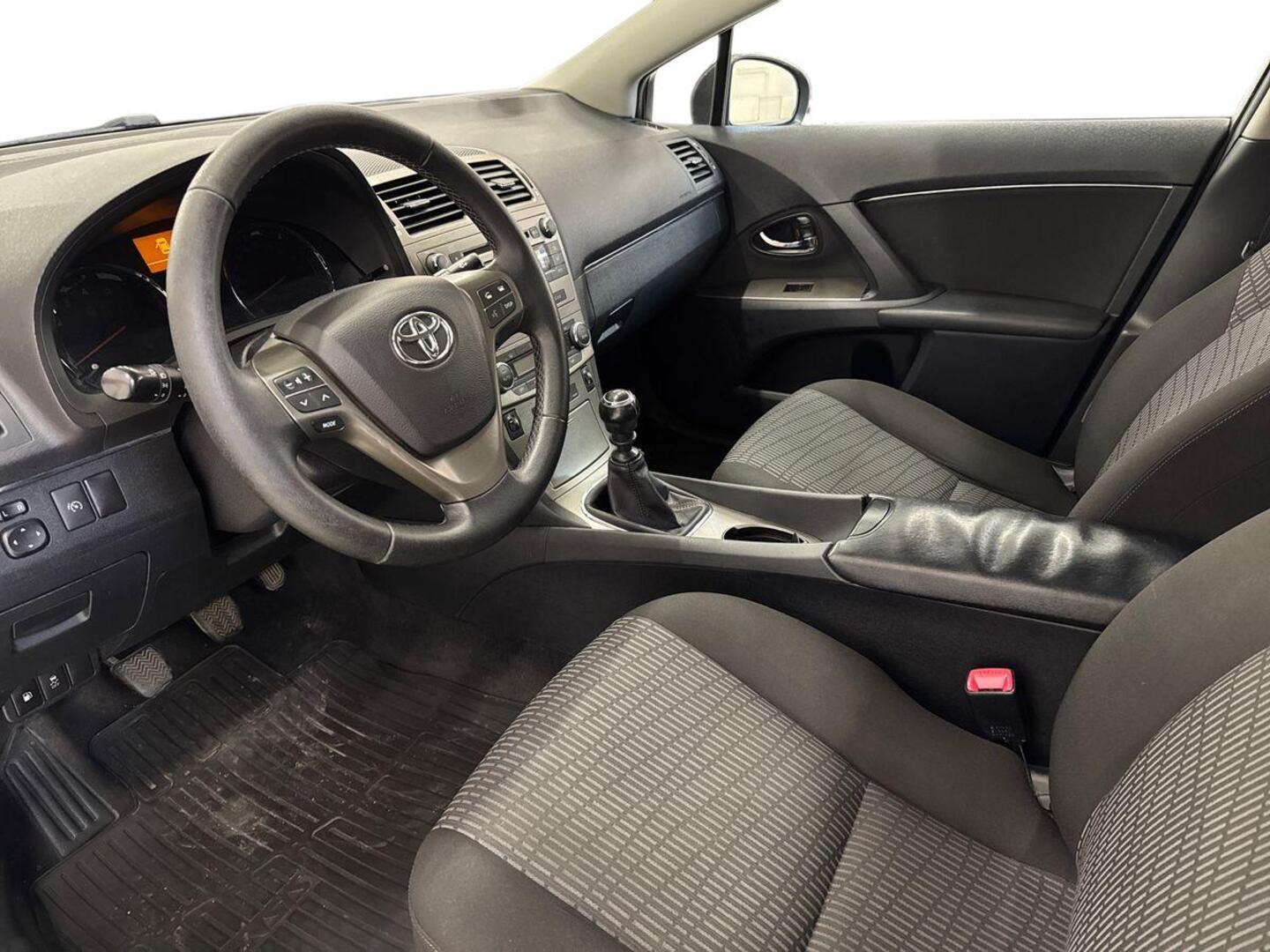 TOYOTA Avensis 7