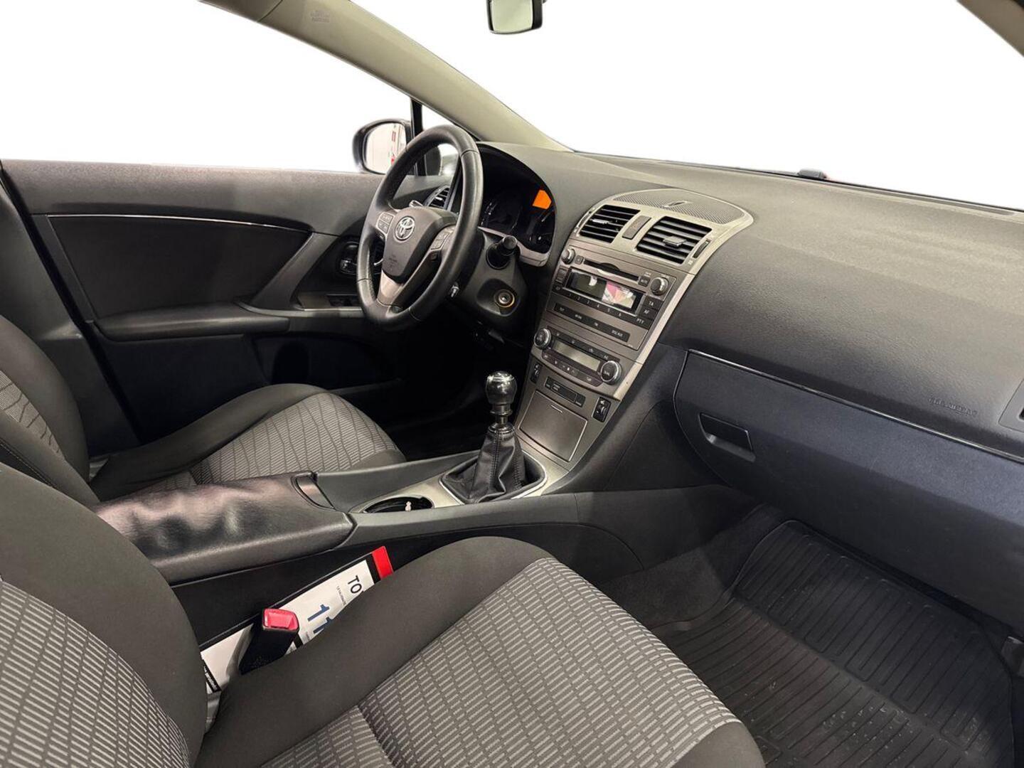 TOYOTA Avensis 9