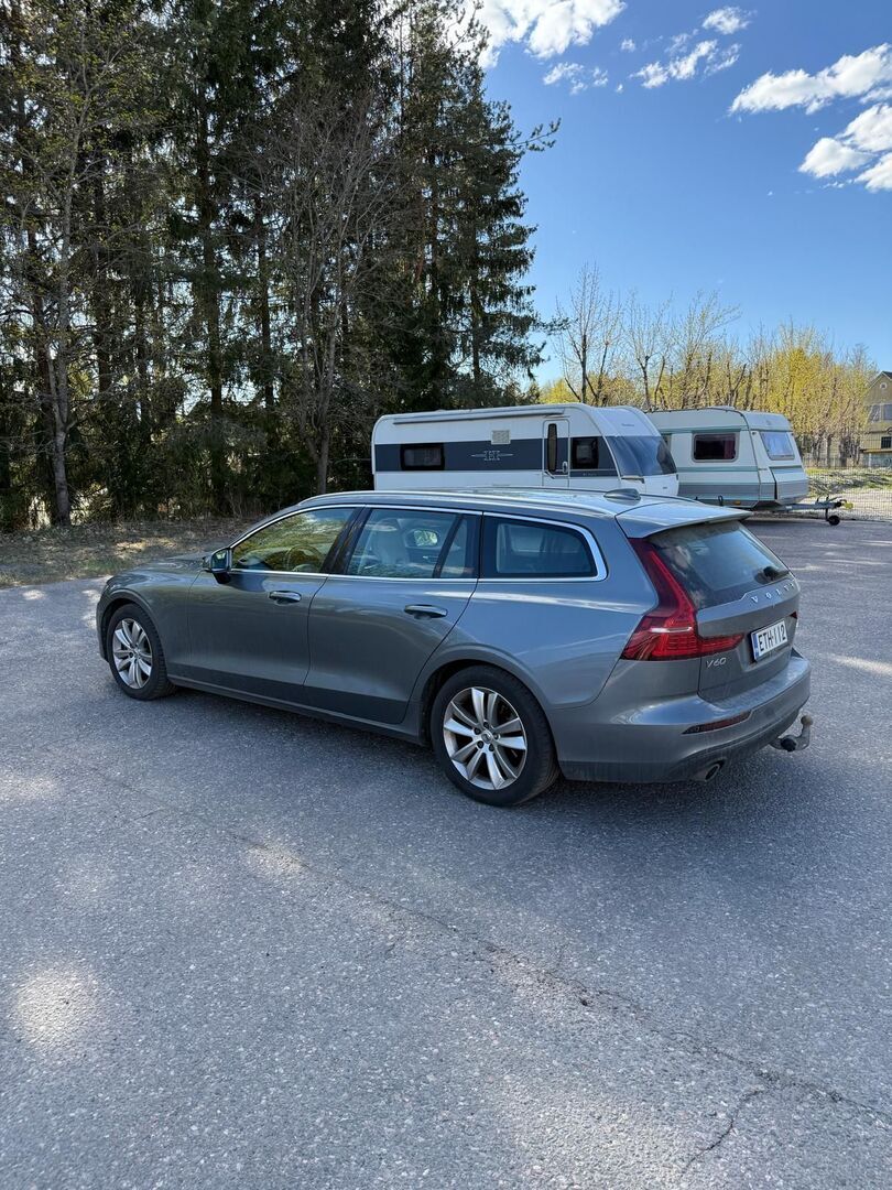 VOLVO V60 2020