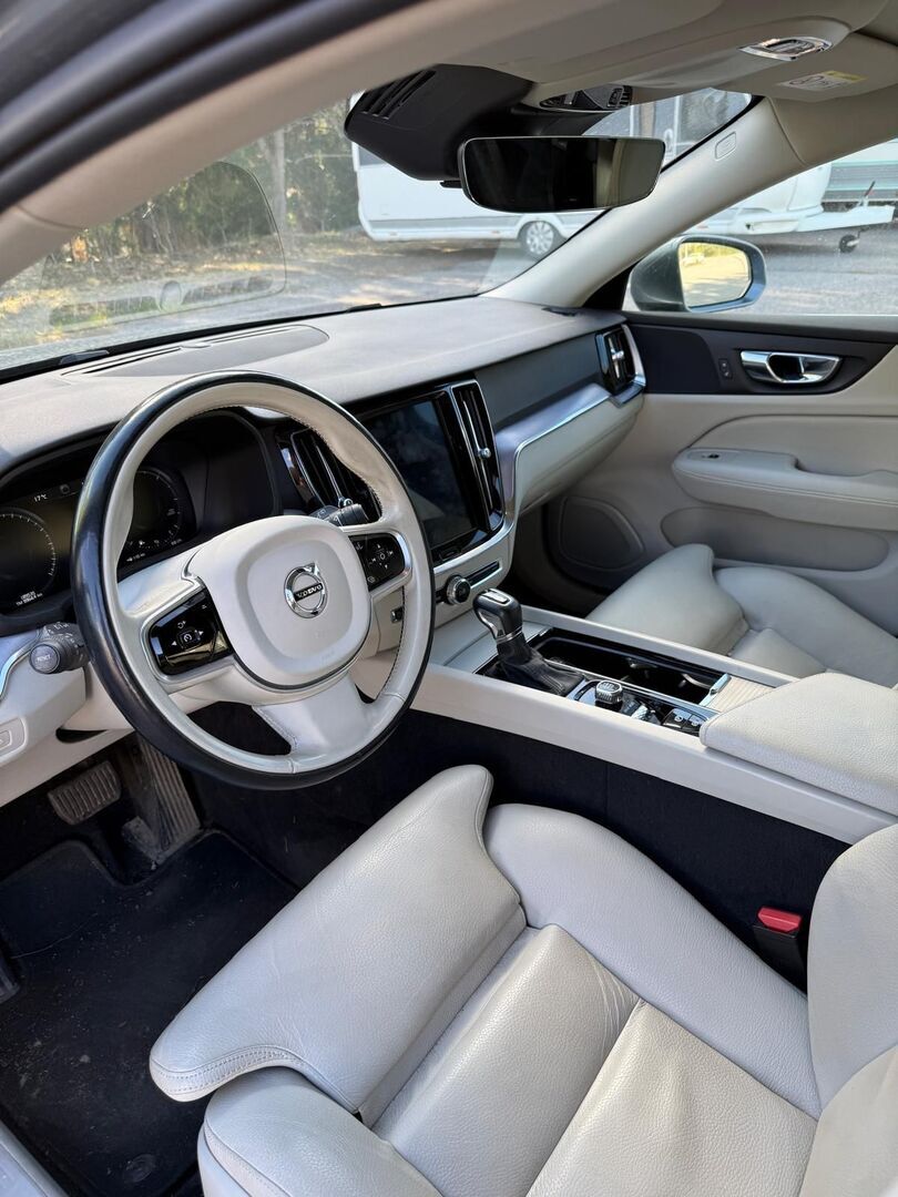 VOLVO V60 2020