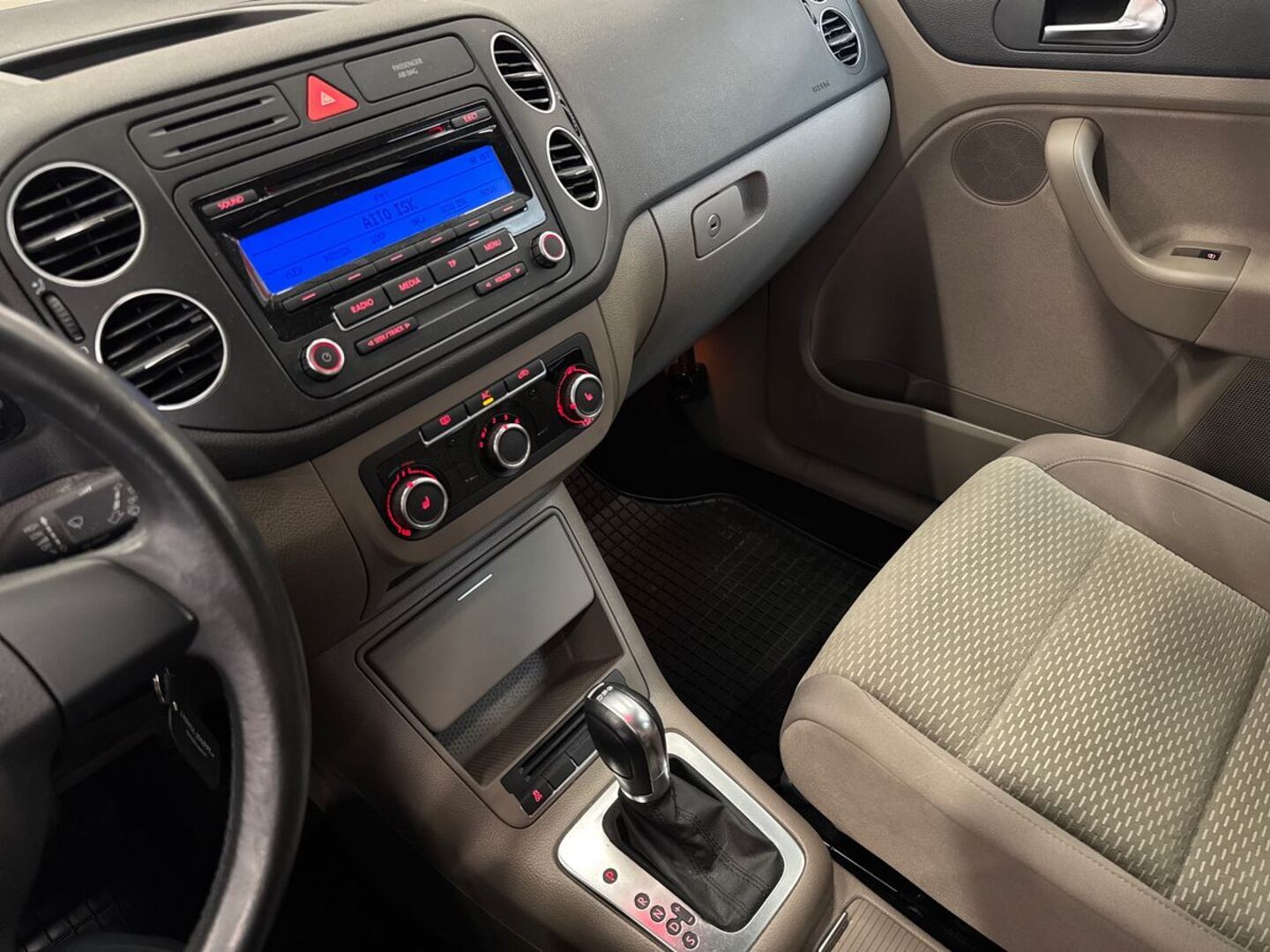 VOLKSWAGEN Golf Plus 2011