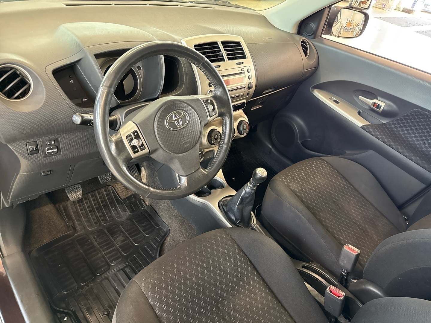 TOYOTA Urban Cruiser 2011