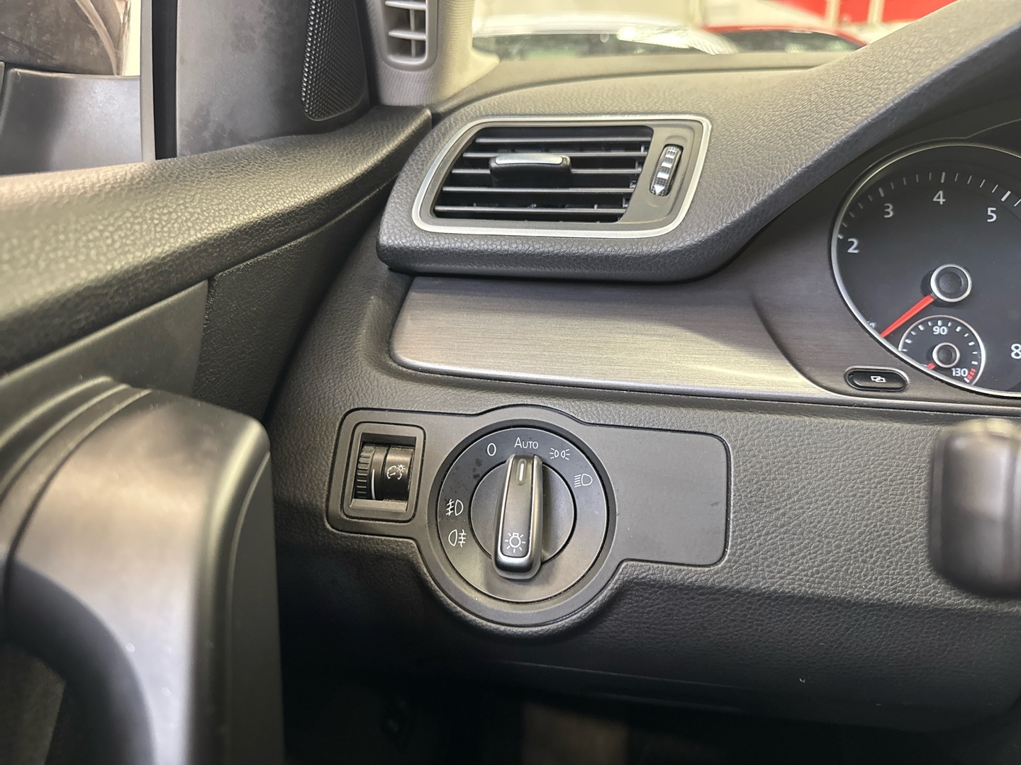 VOLKSWAGEN Passat 2011