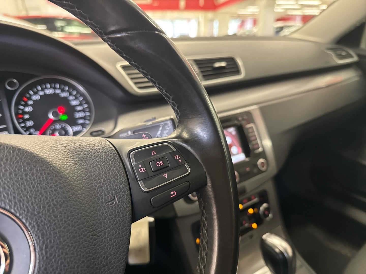 VOLKSWAGEN Passat 2011