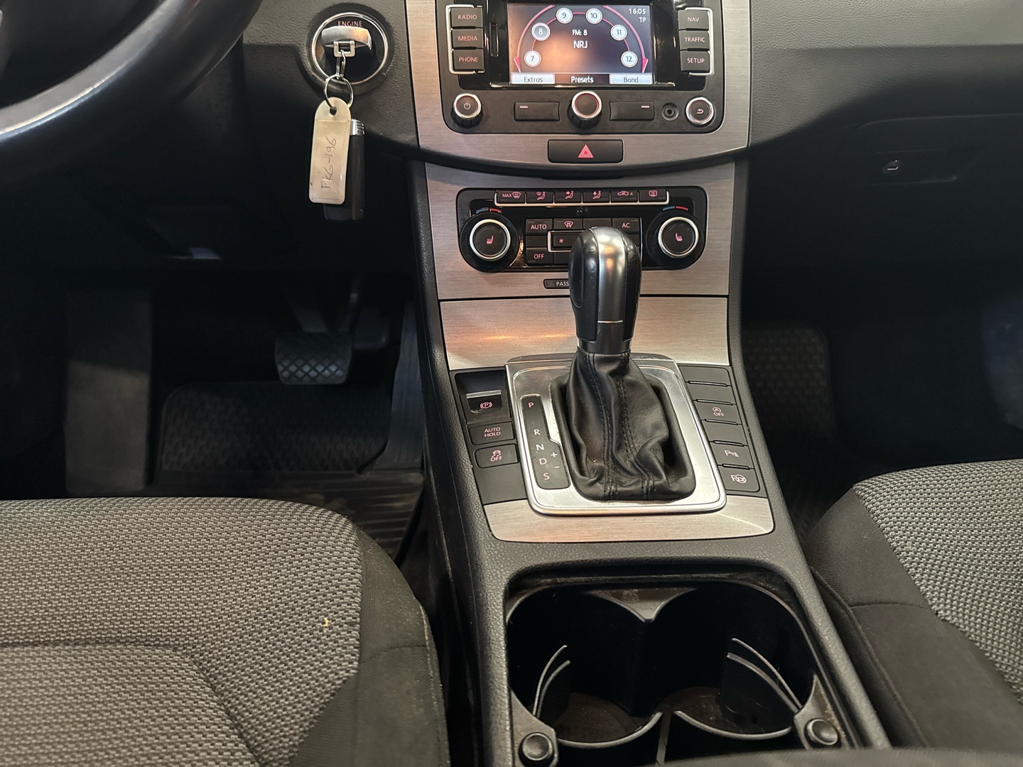 VOLKSWAGEN Passat 2011