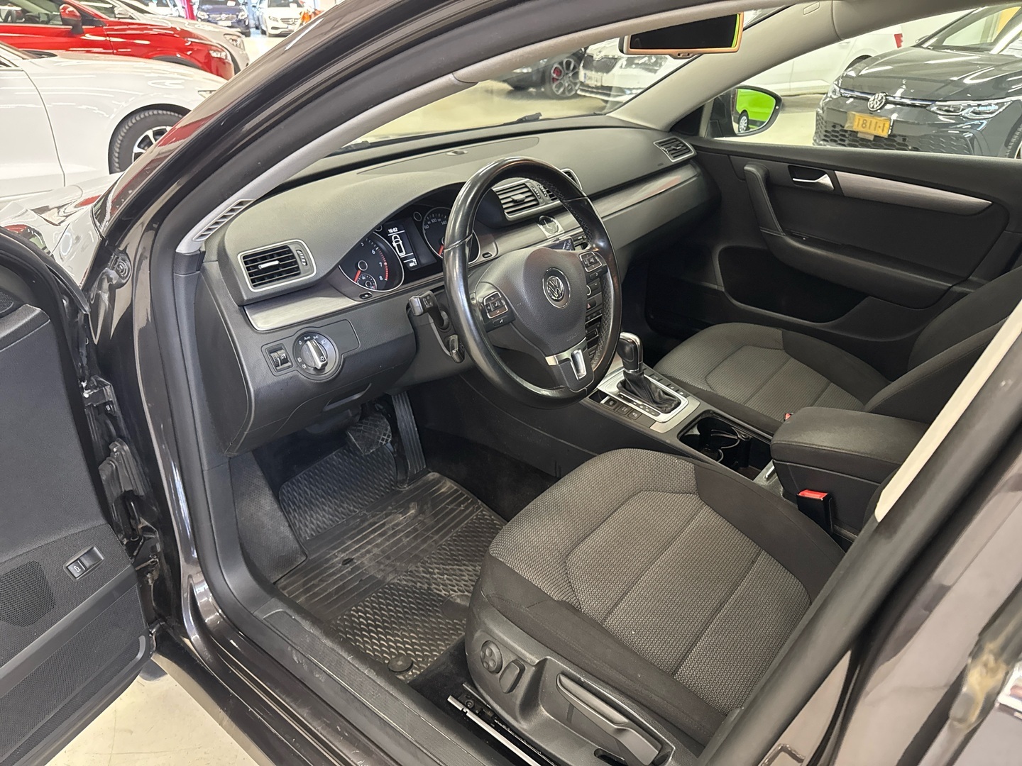 VOLKSWAGEN Passat 2011