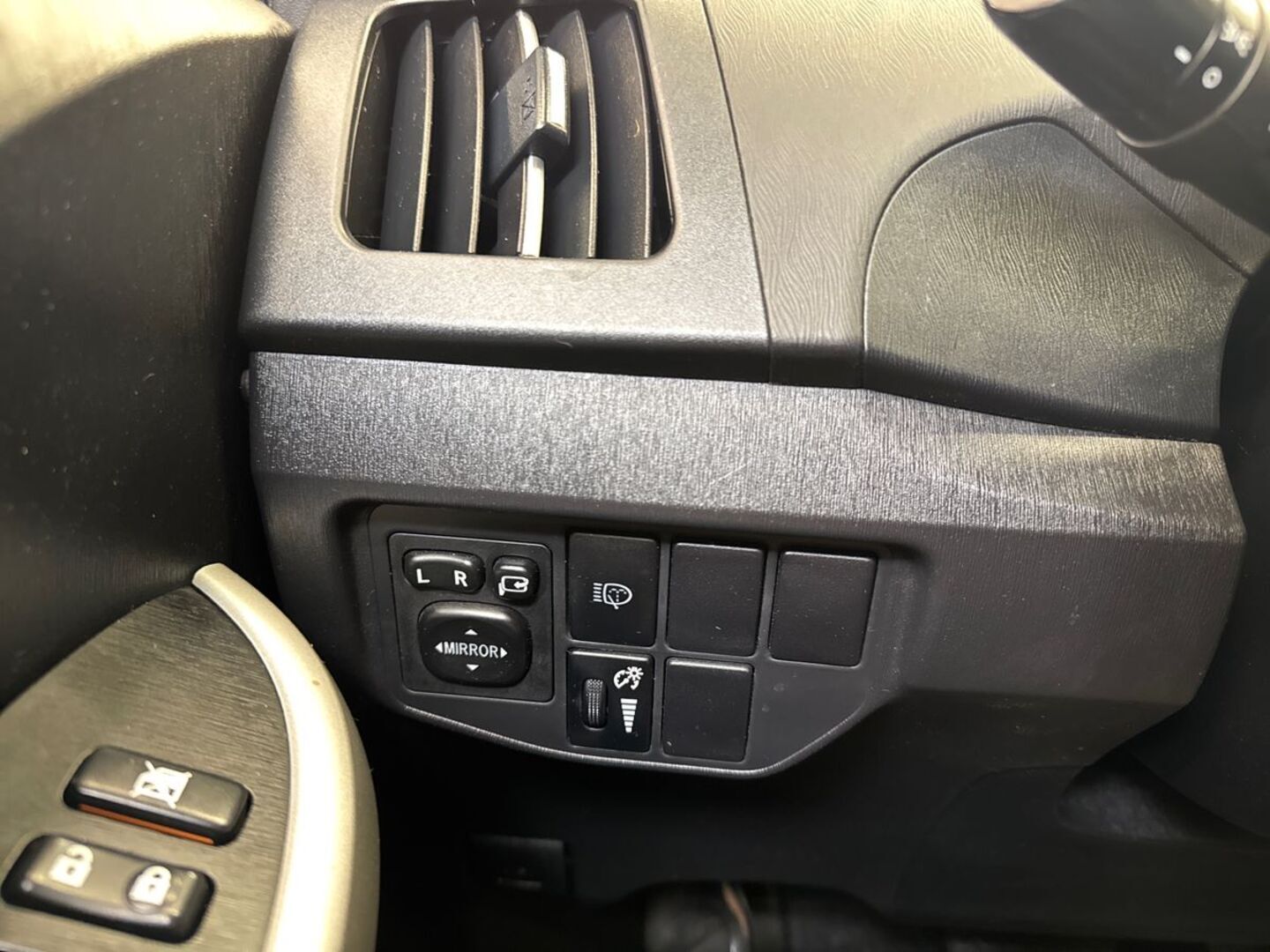 TOYOTA Prius PHEV 2012