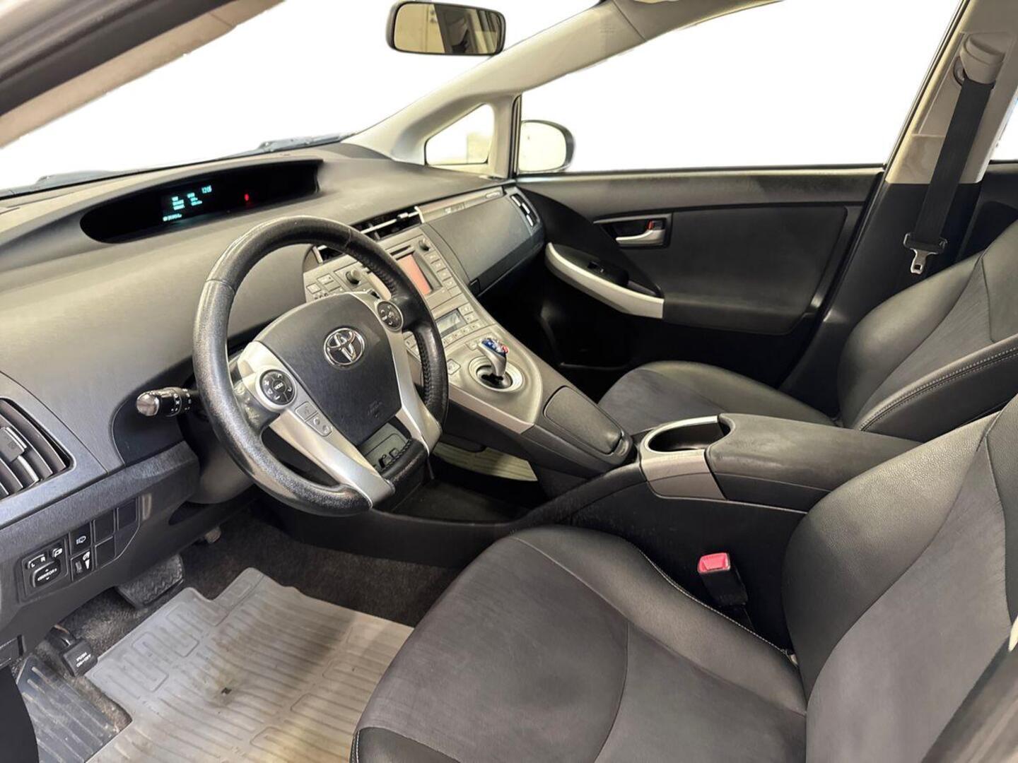 TOYOTA Prius PHEV 2012