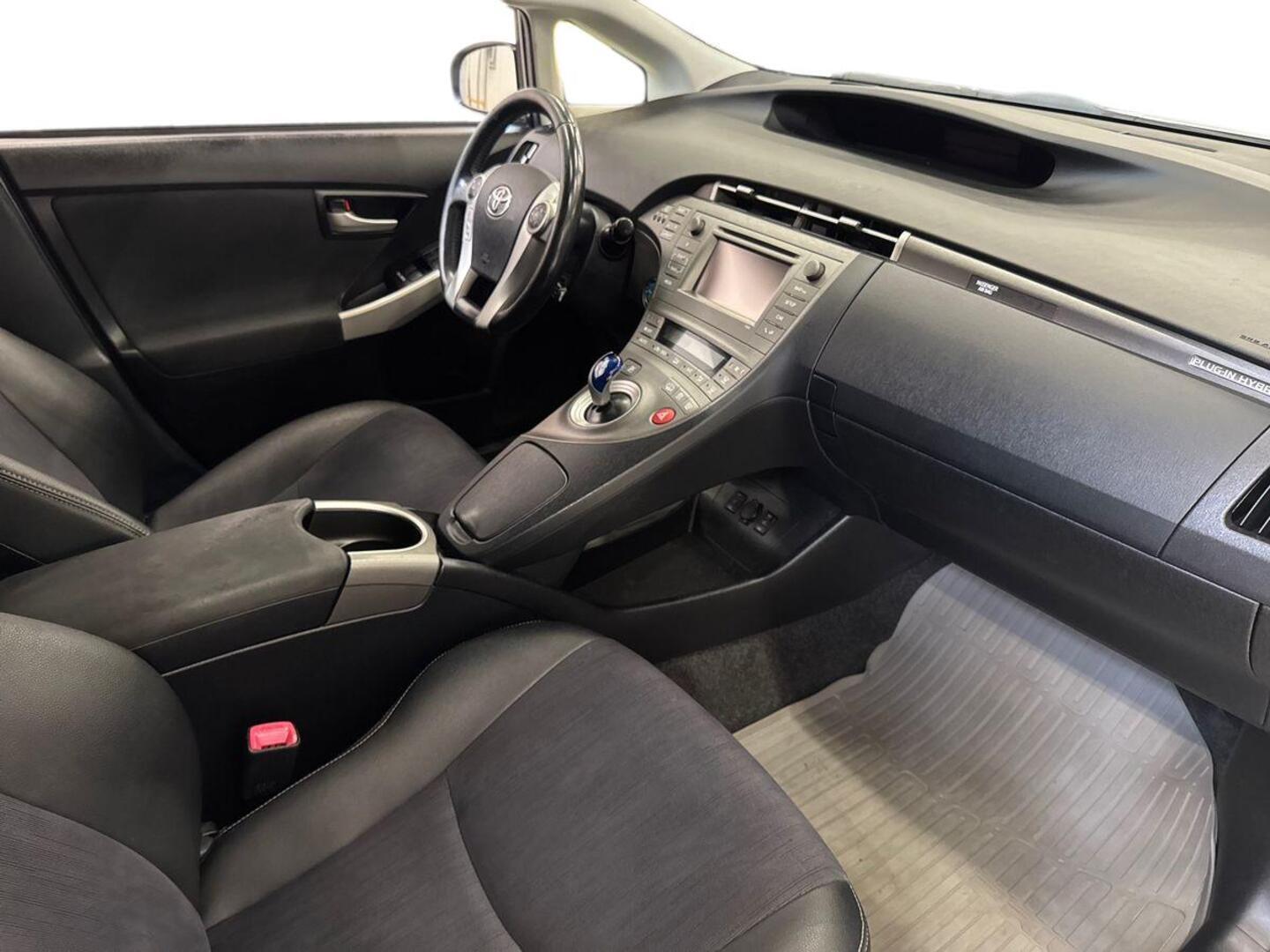 TOYOTA Prius PHEV 2012