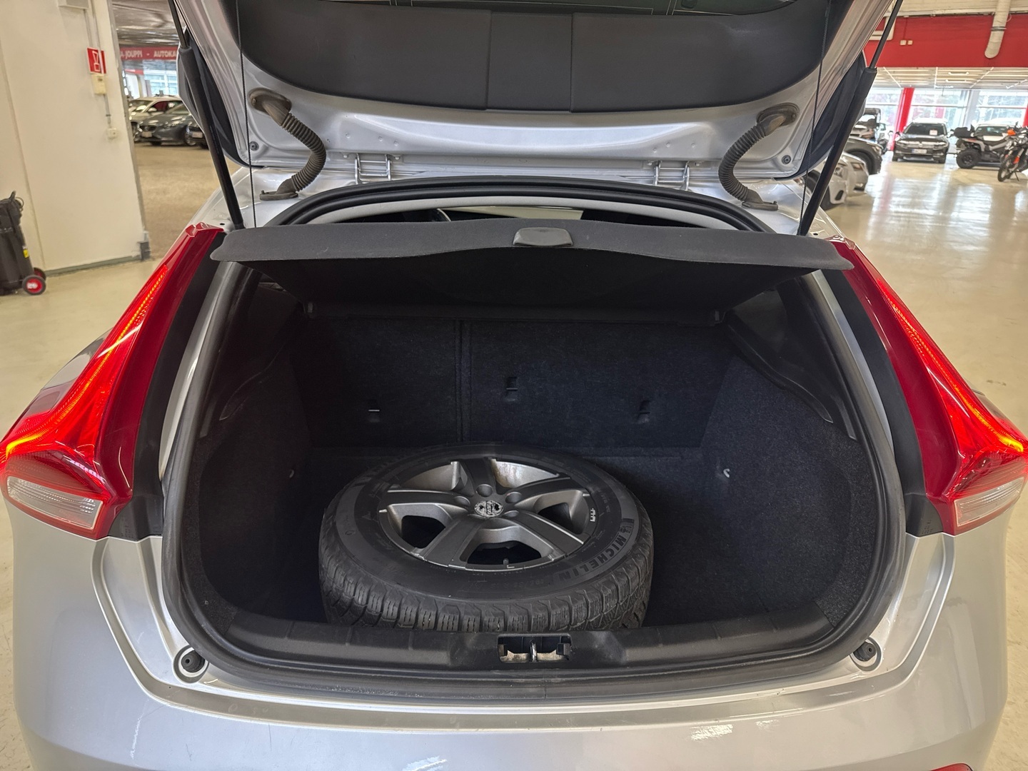 VOLVO V40 2013