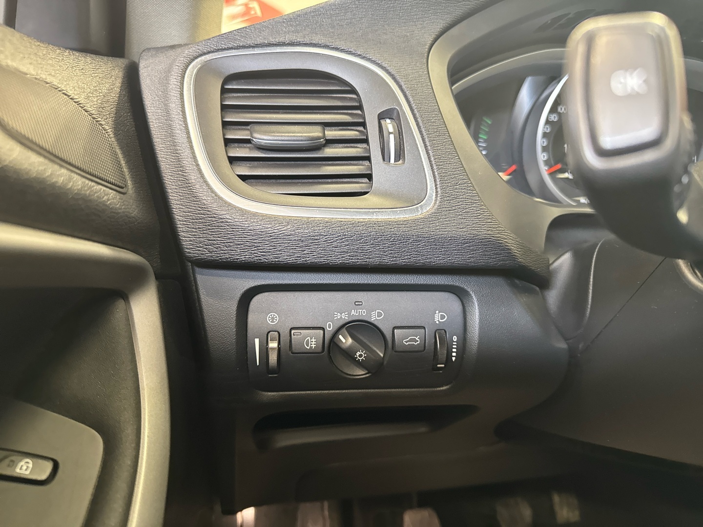VOLVO V40 2013