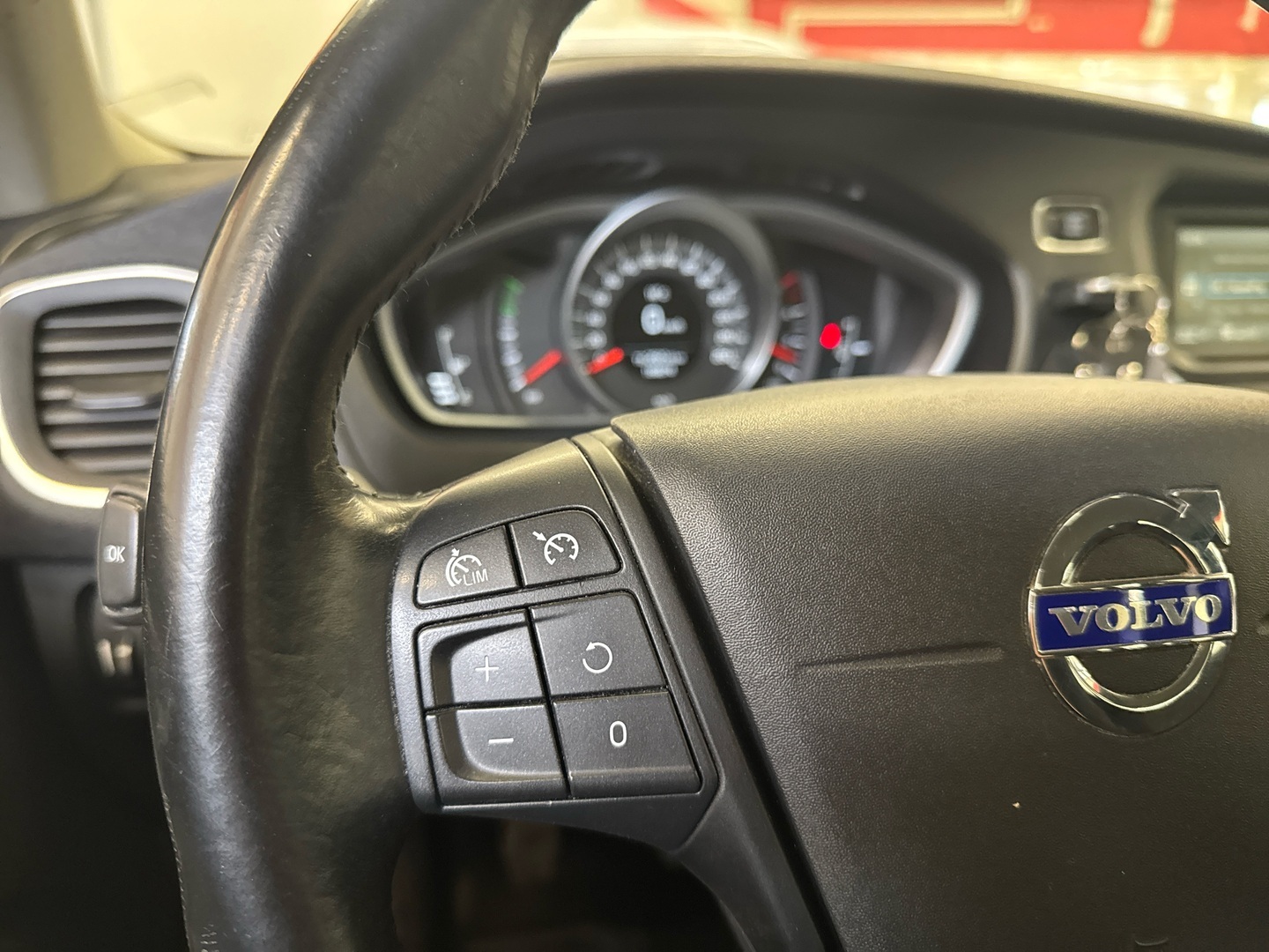 VOLVO V40 2013