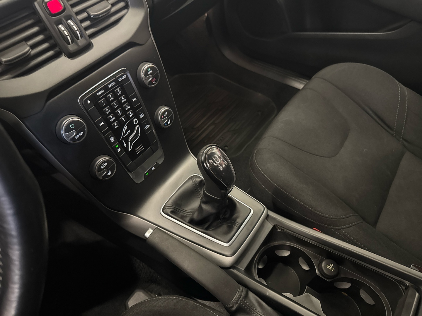 VOLVO V40 2013